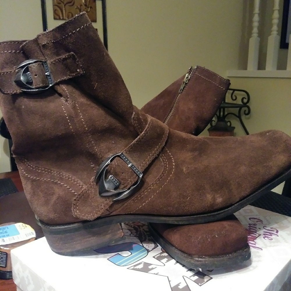 Guess boots